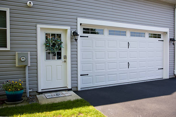 24/7 Emergency Garage Door Panel Replacement experts in New Glarus, WI